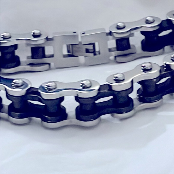 Men’s 9” Silver & Black Stainless Steel Bike Chain Bracelet - Picture 3 of 7